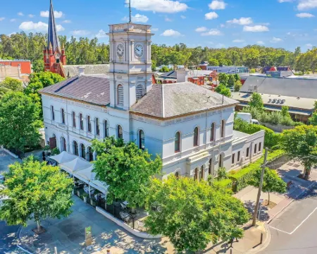 Clocktower Suites Hotels in Echuca