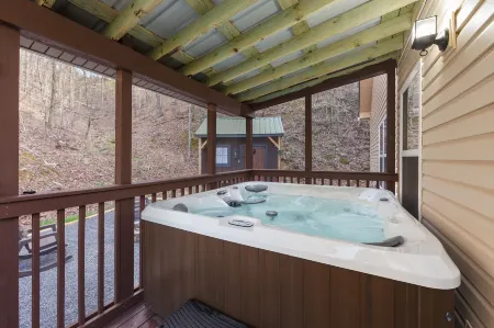 Hideaway Cove Отели рядом с достопримечательностью «Зоопарк Рейнфорест Адвенчерс»