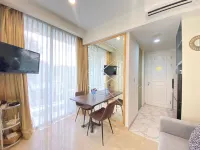 Modern Studio Room with Jacuzzi at Art Deco Apartment