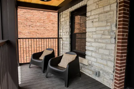 Dwell Aparthotels Отели рядом с достопримечательностью «The Isabel Bader Centre for the Performing Arts»