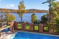 River House by AvantStay - Pools