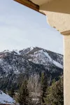 Knob Hill Inn - Mountain view