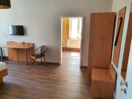 Hotel Friedensbrücke Отели в г. Цойленрода-Трибес