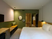 Hotel & Wellness Zuiver Hotels near Amstelveenseweg Station