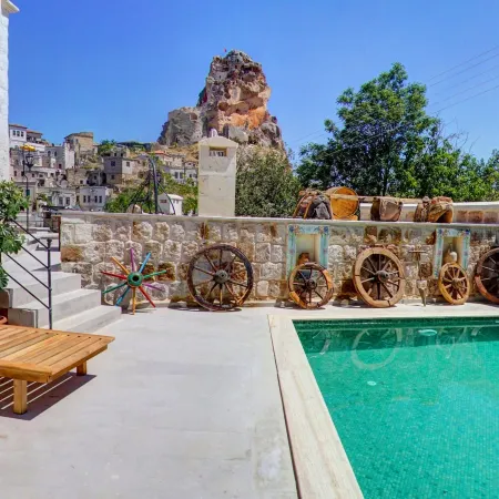 Capp Royal Cave Hotel