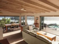 Cliff Edge by the Sea Hoteles en Opua