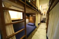 Maple Social Hubz-Hostel