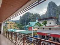 Beehive elnido tourist inn Hotels near Taraw Cliff