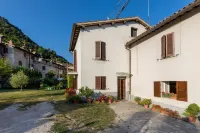 Borgo Santa Lucia Apartment with Private Parking & Garden Hotel in zona Eremo di San Pietro in Vigneto