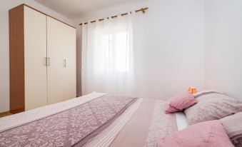 Cozy Apartment Marija with Garden