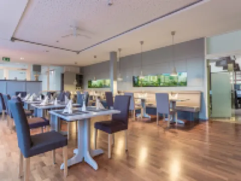 ホテル IV ヤーレスツァイテン ツィングスト ツィングシュトのホテル