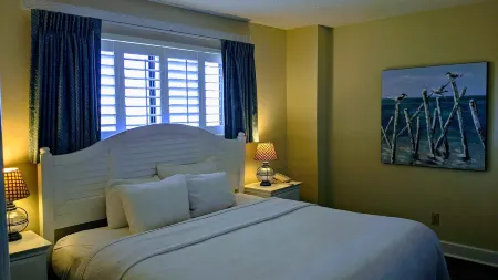 Shell Island Resort - All Oceanfront Suites Отели в г. Нью-Хановер