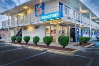 Motel 6 Lumberton, NC - 2-Star