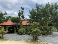 Talaungjit Resort & Garden Hotels in Ron Phibun District