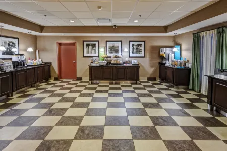 Hampton Inn & Suites Wilder Отели в г. Кэмпбелл