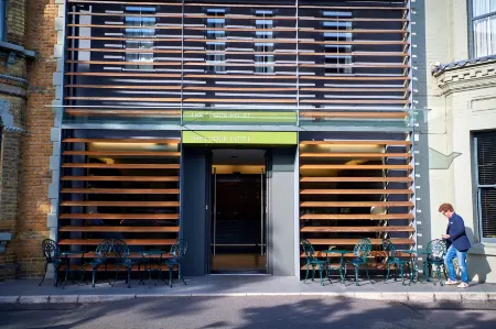 The Lodge Hotel - Putney