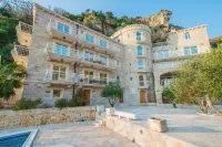 Pietra Mare Apartments Hotel dekat Manastir Reževići