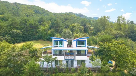 Samcheok Garden Pension Отели рядом с достопримечательностью «Jangho Port»