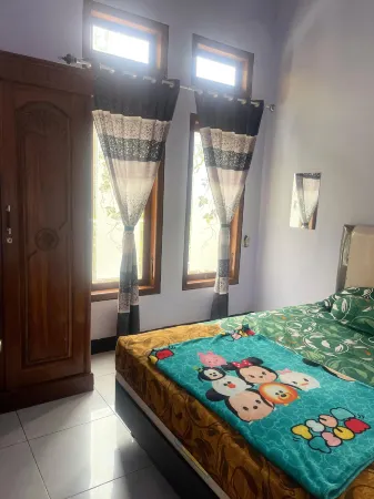 Mas Dylan Homestay Отели в г. Sukapura