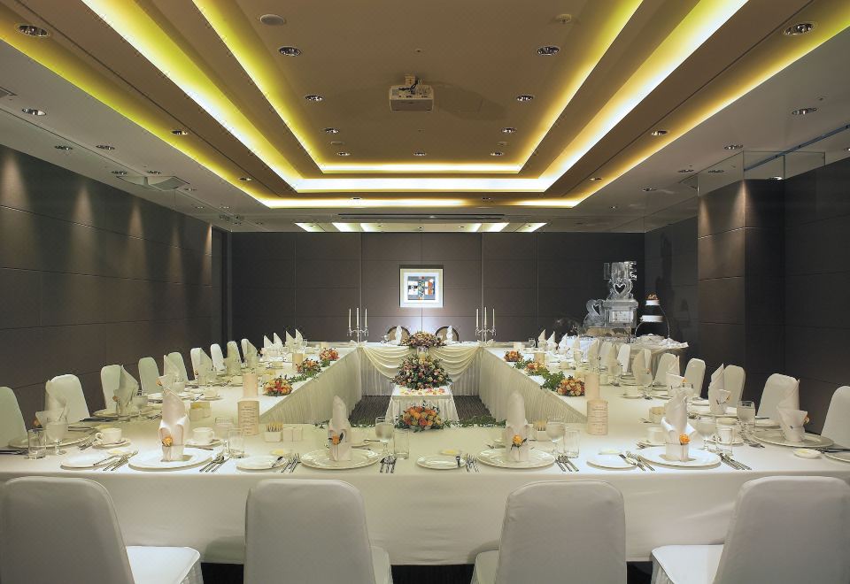 2. 라마다 플라자 ..