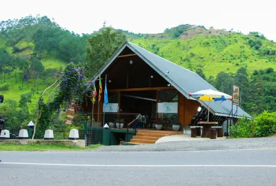 Aloft Grand Hotel Ella Hotel dekat College Of Technology Badulla