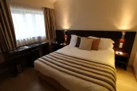 Best Western Plus Hotel des Francs Hotels in Coucy-le-Chateau-Auffrique