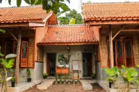 Cianjur Paddies Hostel Hotels in Cugenang