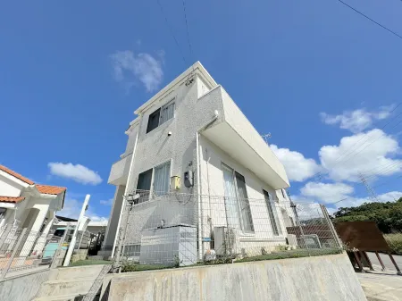 Grandioso Okinawa Villa Onna2 Отели рядом с достопримечательностью «National Institute of Information and Communications Technology Okinawa Electromagnetic Wave Technol»