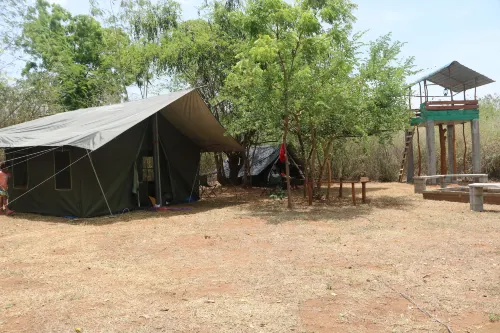 Dev's Campground Hotels in Монерагала