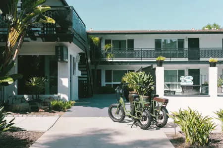 Pacific Crest Hotel Отели рядом с достопримечательностью «Мортон Бэй Фиг Три»