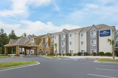 Microtel Inn & Suites by Wyndham Walterboro Отели в г. Коллтон Каунти