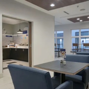 Holiday Inn Express & Suites CHESTER-MONROE-GOSHEN by IHG