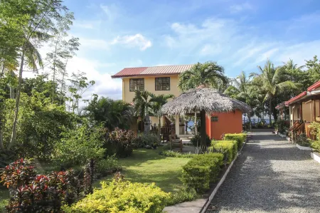 Isla Hayahay Beach Resort and Restaurant Отели в г. Лун