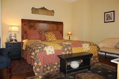 Pikk's Inn Hotels near Chicago Street Theatre
