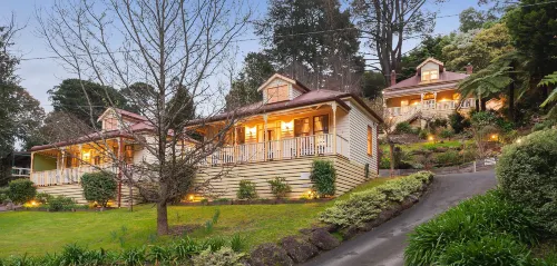Charnwood Cottages in Warburton Hotels in Warburton