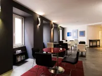 Alfama - Lisbon Lounge Suites Hotels near Castelo