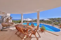Hill House Adult Only - Infinity Pools