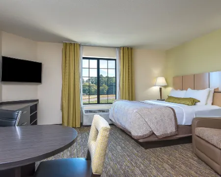 Candlewood Suites BLOOMINGTON by IHG Hotels in Bloomington