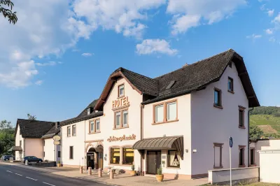 Hotel Straubs Schöne Aussicht Отели в г. Эрленбах-на-Майне