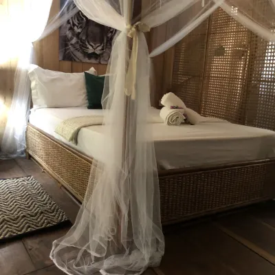 Oveng Lodge Hotels in Nkolmetet