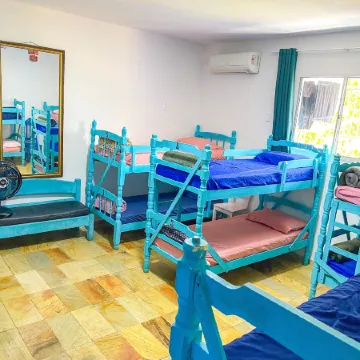Onça da Praia Hostel