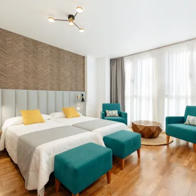Apartamentos Debambú Отели рядом с достопримечательностью «Художественная галерея Marin Galy»