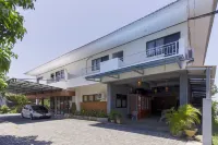 RedDoorz Near Sam Ratulangi Airport Manado Hotels near Casa de Lotus