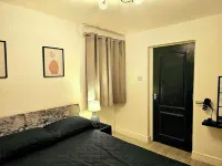 Cosy 1 Bedroom Flat Near Bridgend Town Centre Hotels near St David's Church