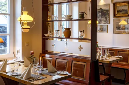 Hotel Historischer Krug Отели в г. Зёруп