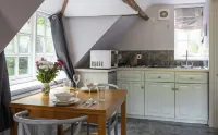 The Coach House Beautiful Georgian Apartment Wifi and Parking Near Bath