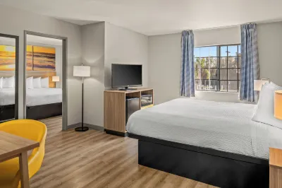 Days Inn & Suites by Wyndham Artesia Hotels in Norwalk