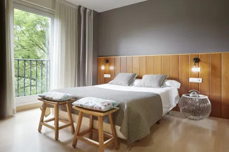 Hotel Iriguibel Huarte Pamplona Отели в г. Larrasoana