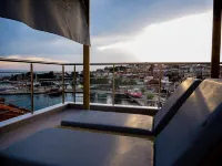 Sunshine Apartments - Sea View