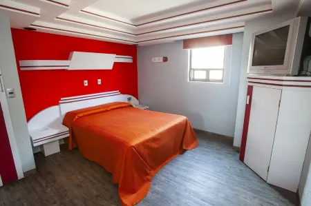 Hotel Ancona - Adults Only Отели рядом со станцией Autobuses Poniente Station